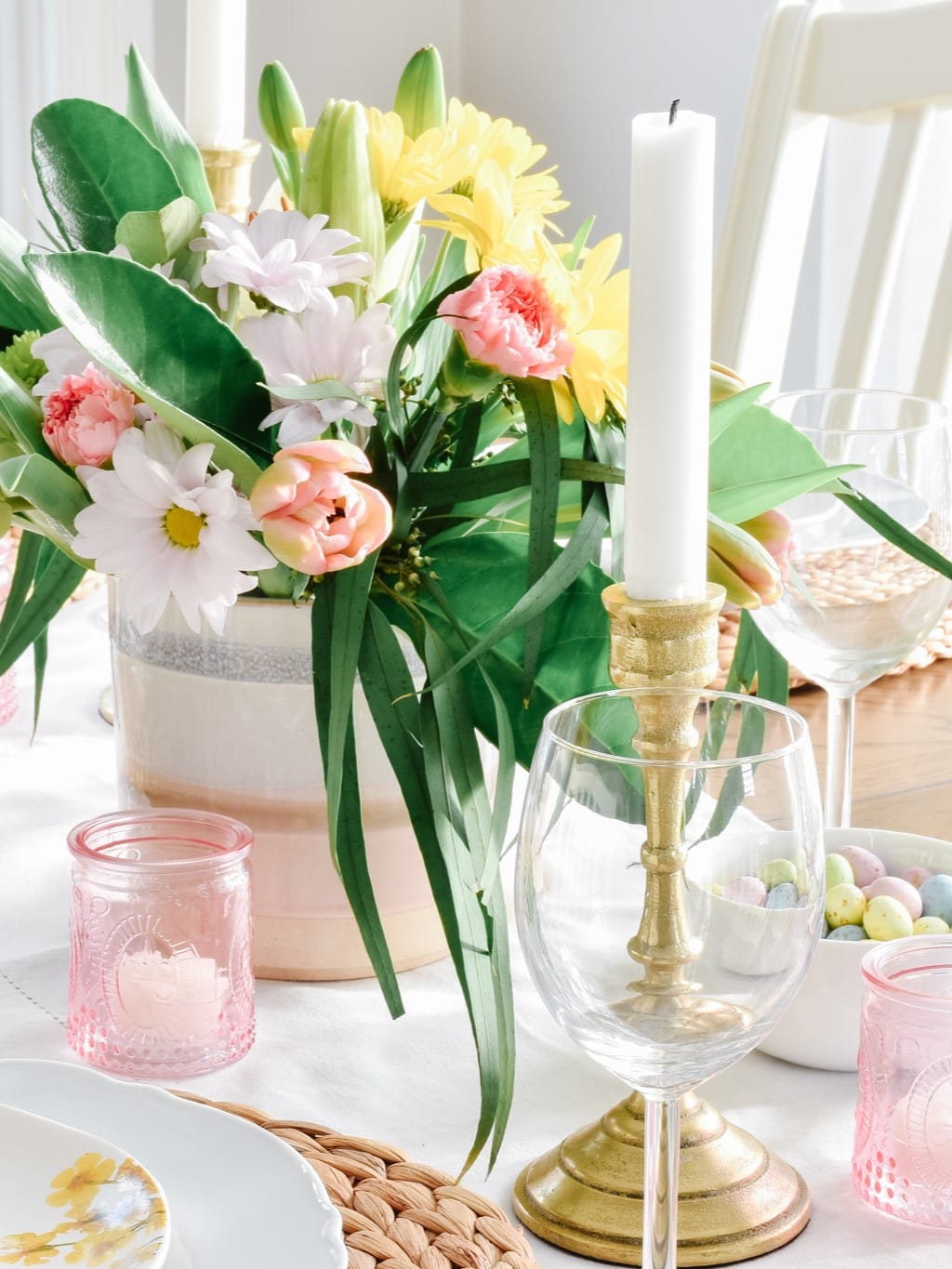 Celebrate Spring with Beautiful Table Decorations