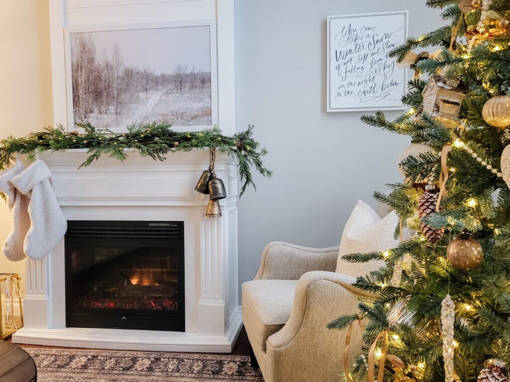 holiday home tour mantel