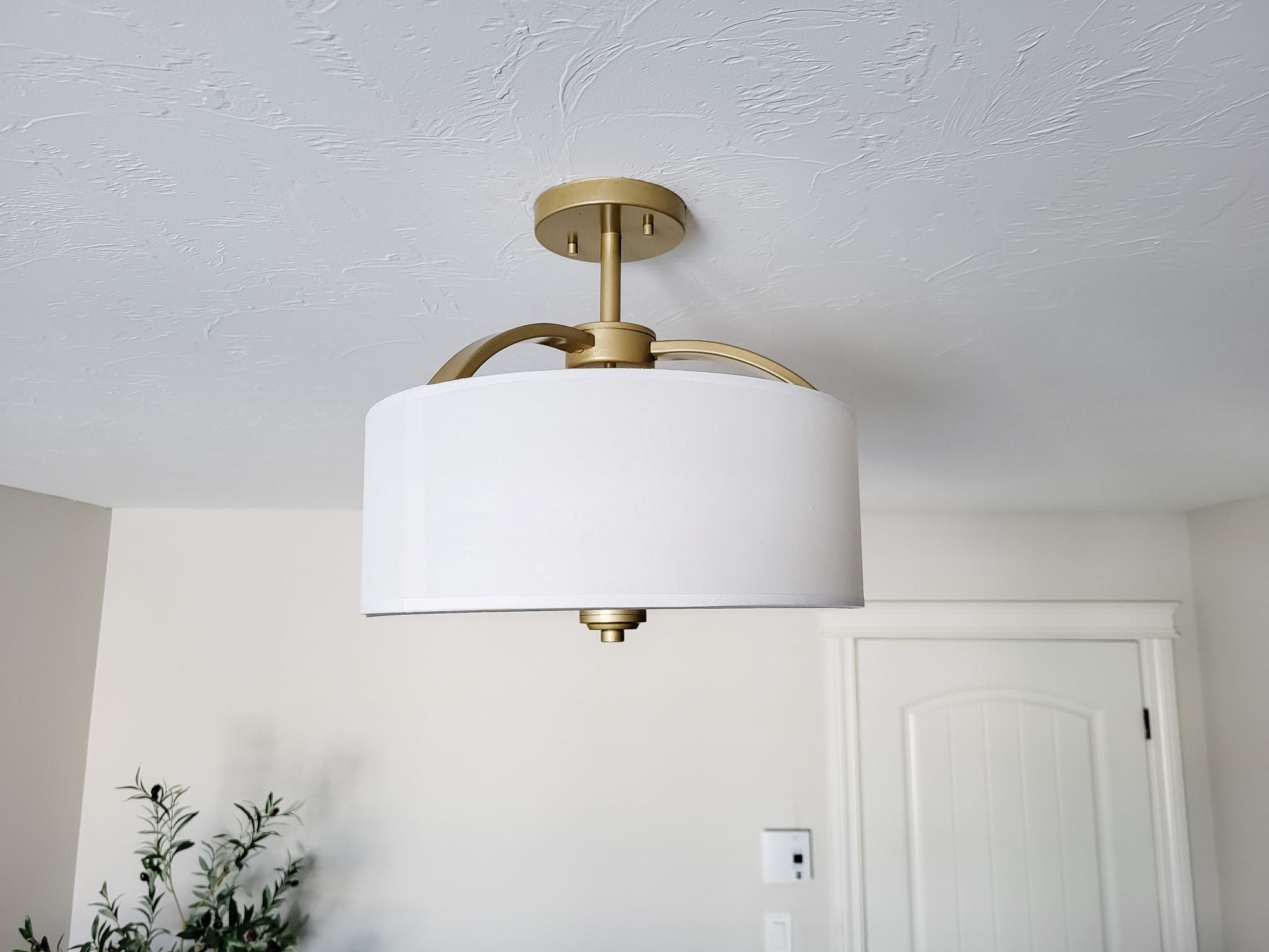 How to Paint a Light Fixture in 5 Easy Steps
