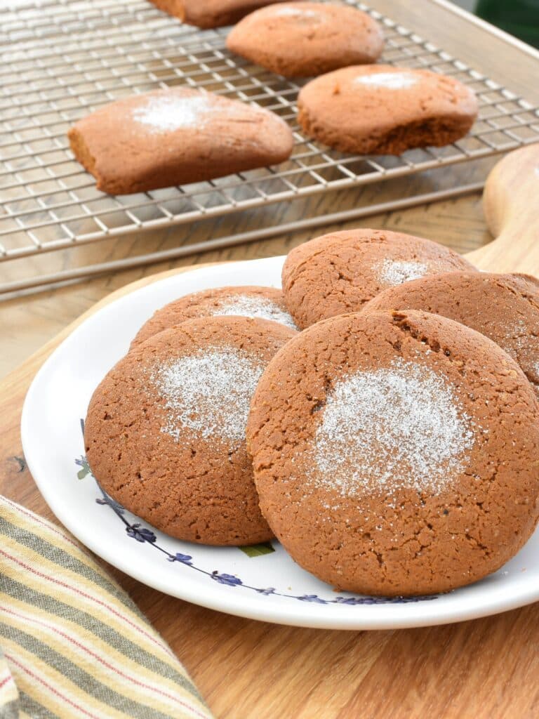 old fashioned soft molasses cookie